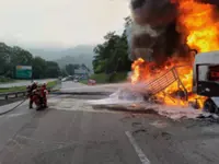 Lorry almost completely razed on Karak Expressway