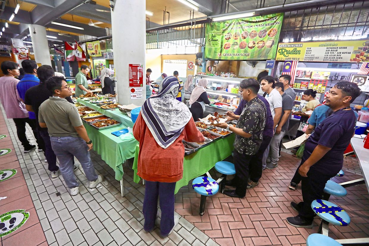 Gerai Kak Sofie at the Section 14 food court has a steady stream of loyal customers comprising mostly office workers.
