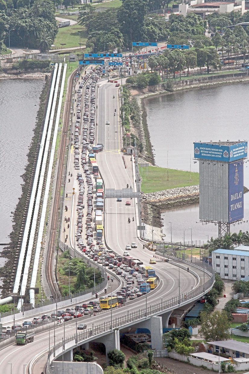 Thousands of Malaysians travel across the border for better salaries. — Photos: THOMAS YONG/The Star