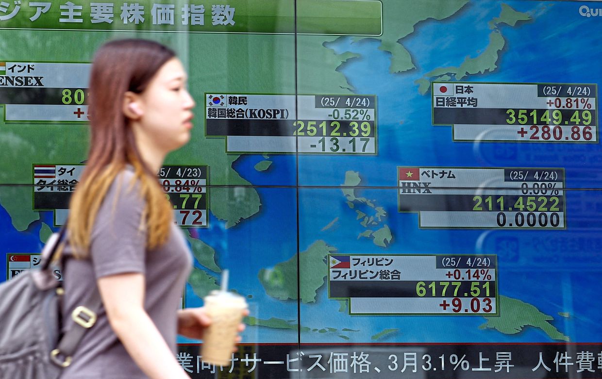 Stocks steady ahead of tech earnings as Fed drama confounds