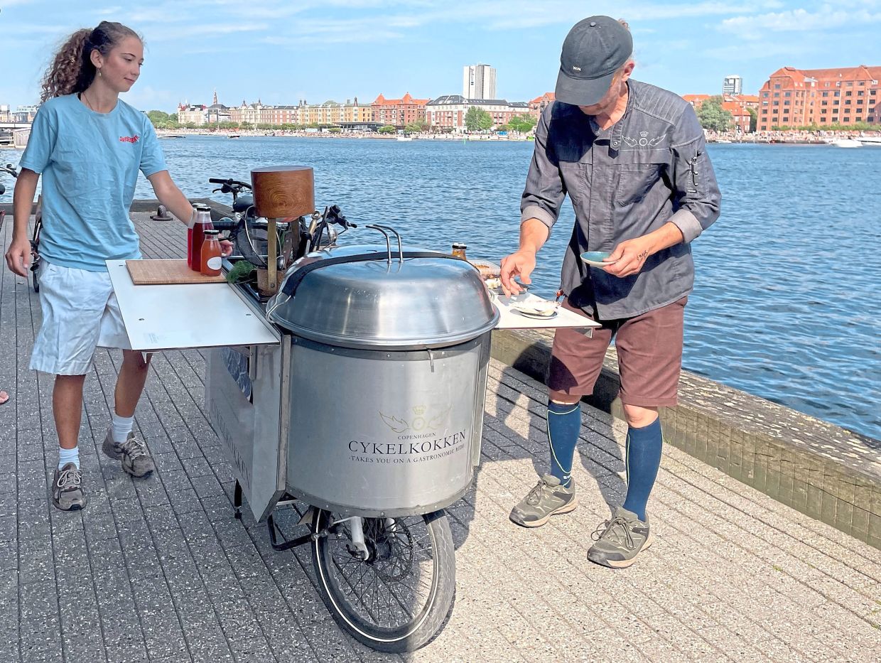 With a long-standing passion for the outdoors, Wulff takes his customers on a gastronomical bike ride through the Danish capital. 