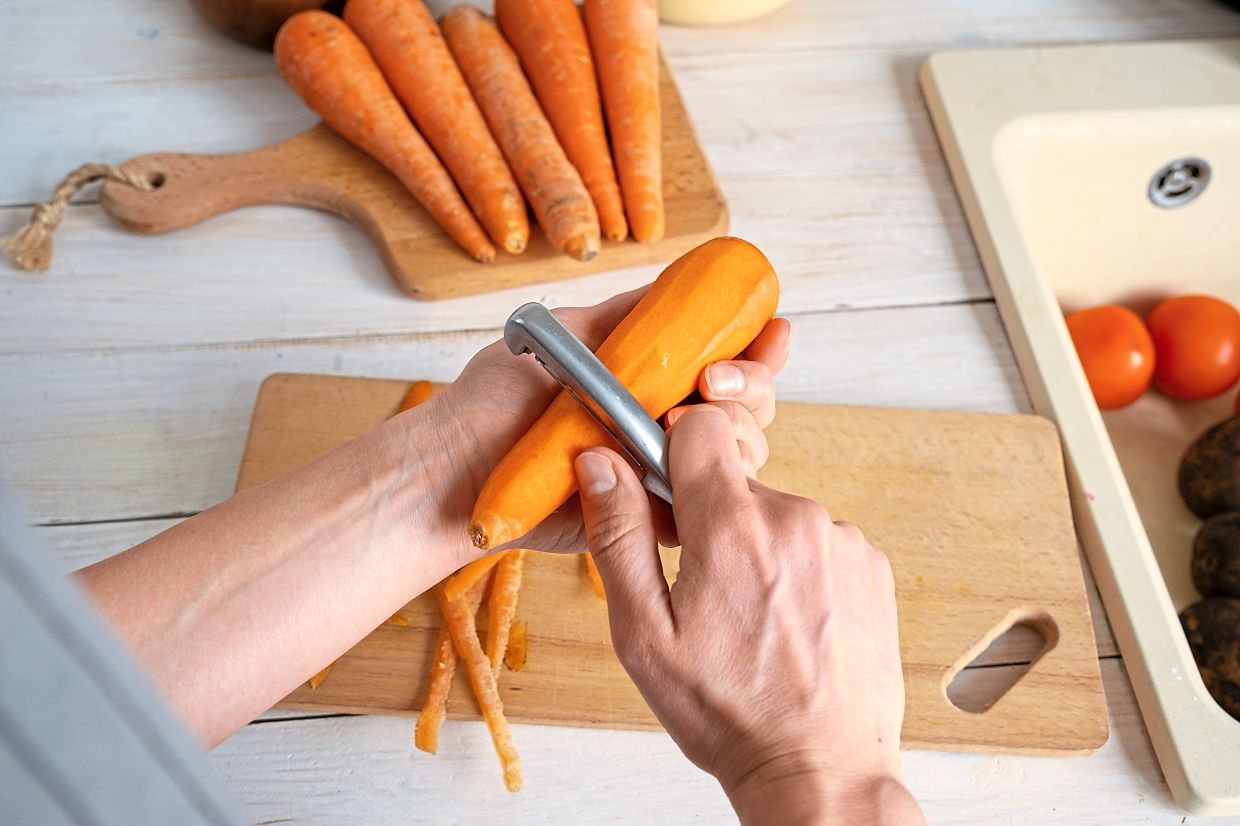 To prepare better snacks, try slicing vegetables, cheese or low-fat meats on weekends to last through the week.