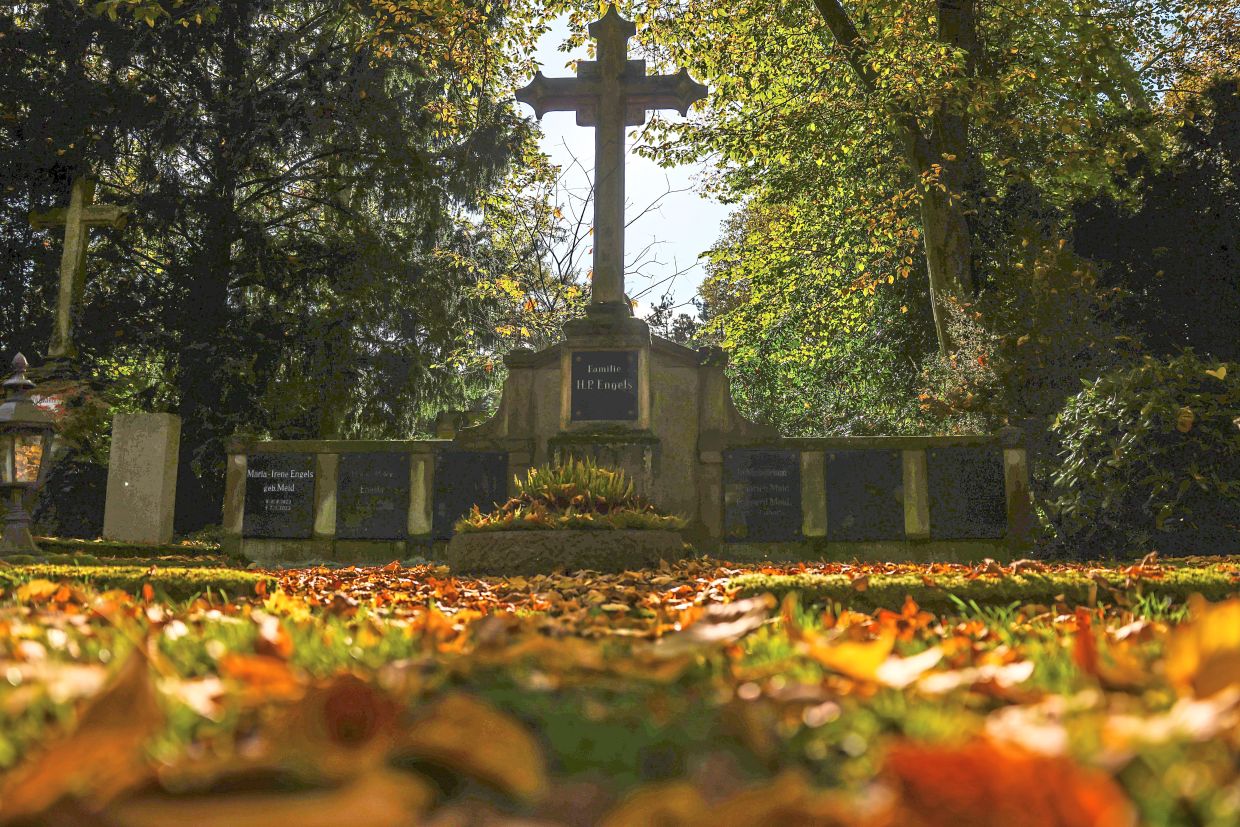 In some countries, recreational activities and social events in cemeteries are becoming more common. — OLIVER BERG/dpa