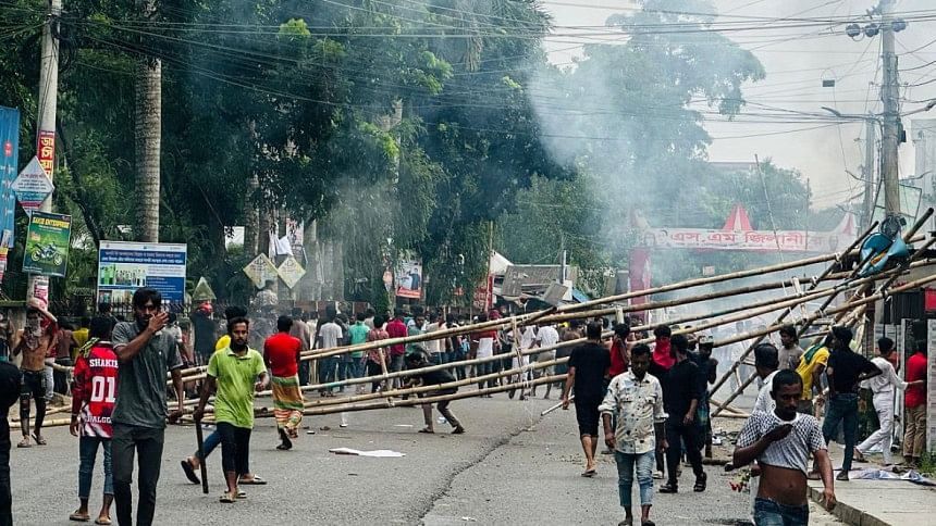 Clashes took place in Gopalganj today between police and alleged Awami League cadres. - Photo: Collected
