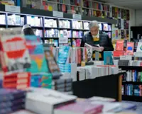 Zahid visits Wellington bookshop, shares passion for reading