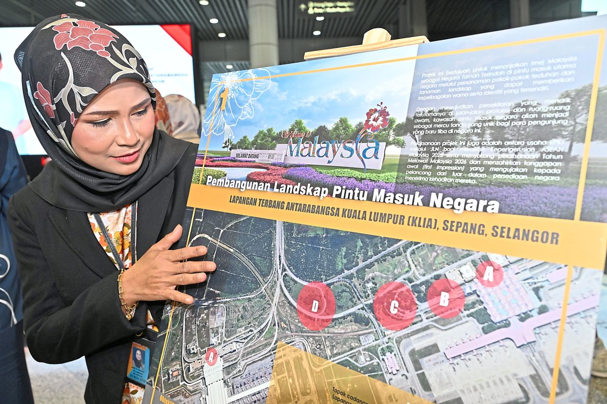 Work in progress: An officer from the KLIA Department of Landscape explaining the proposed development plan for the country’s entrance point at KLIA, during a press conference in Sepang. — RAJA FAISAL HISHAN/The Star
