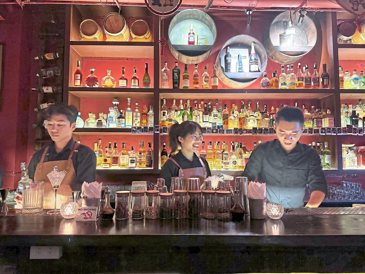 A cocktail bar in the city.