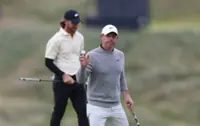 Golf-McIlroy banishes his demons with fighting 70 on Portrush return