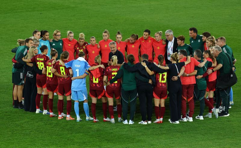 Soccer-France favourites but Germany have the will, says coach Wueck