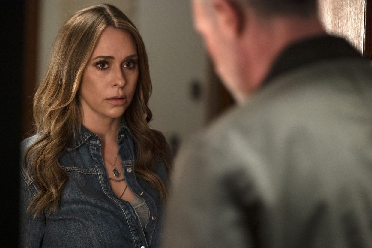 You'd think the Ghost Whisperer would know better than to stick around a town with a serial killer.