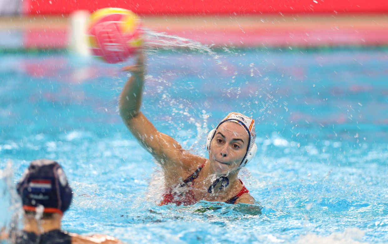 Water Polo - World Aquatics Championships - Women - Quarterfinals - Spain v Netherlands - OCBC Aquatic Centre, Singapore - Saturday, July 19, 2025; Spain's Bea Ortiz in action. Photo: REUTERS/Jeremy Lee
