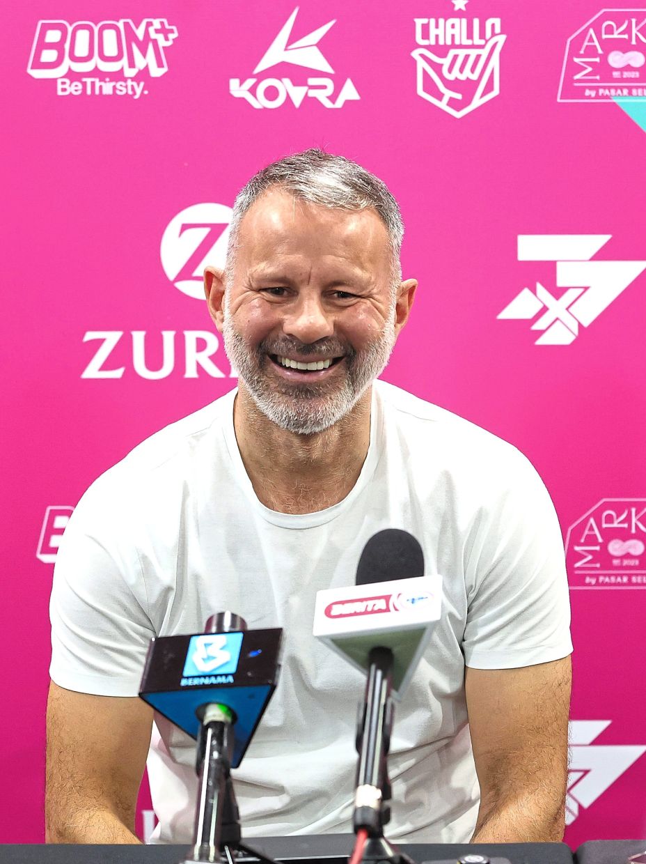 On the ball: Ryan Giggs fielding questions from reporters during the event. — CHAN TAK KONG/The Star