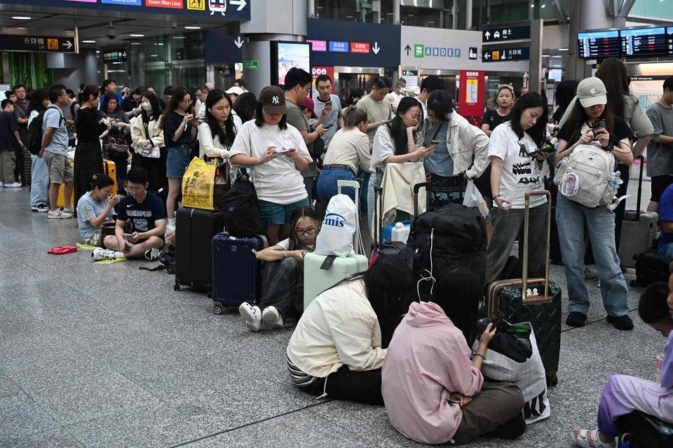 Typhoon Wiphaは、中国本土に向かう香港を打つ。再スケジュールに見舞われた80万人以上の旅行者