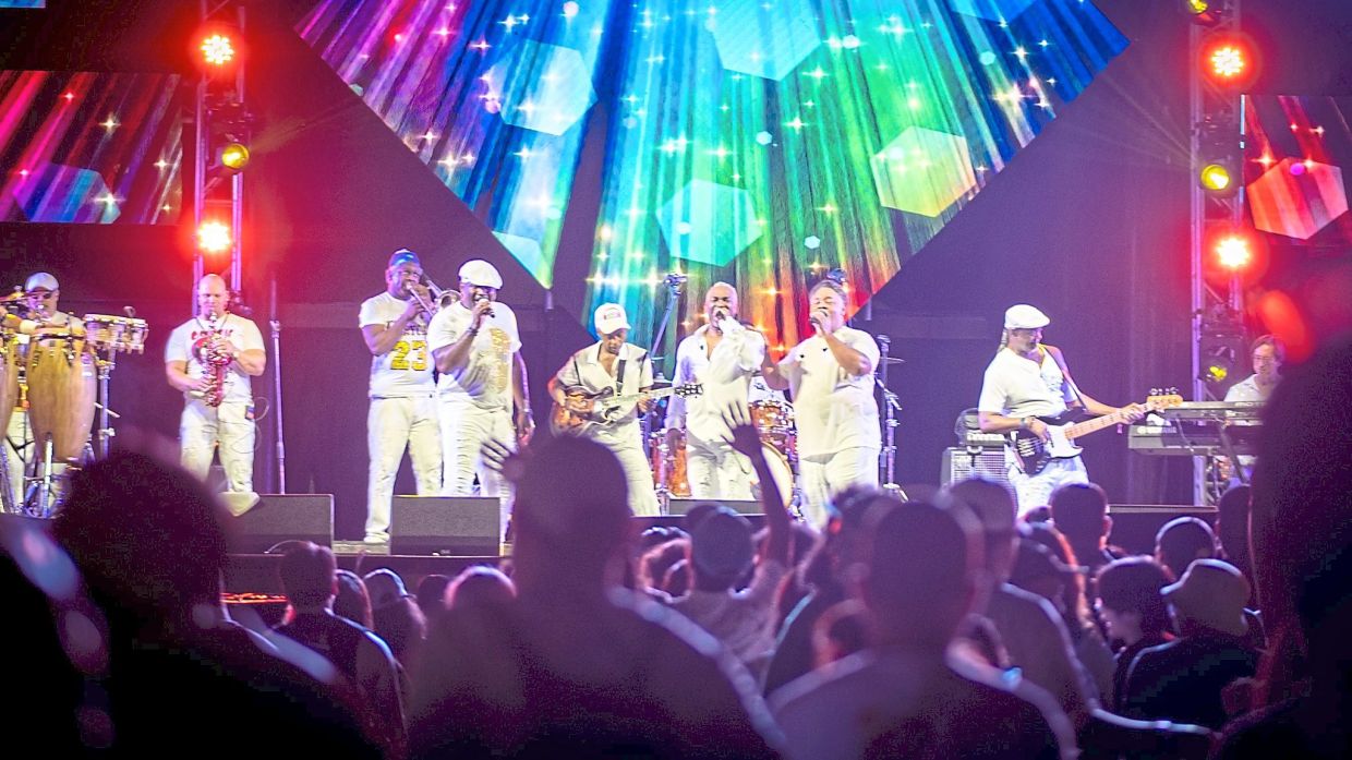 The Earth, Wind & Fire Experience by Al Mckay with their smooth, groovy sway.