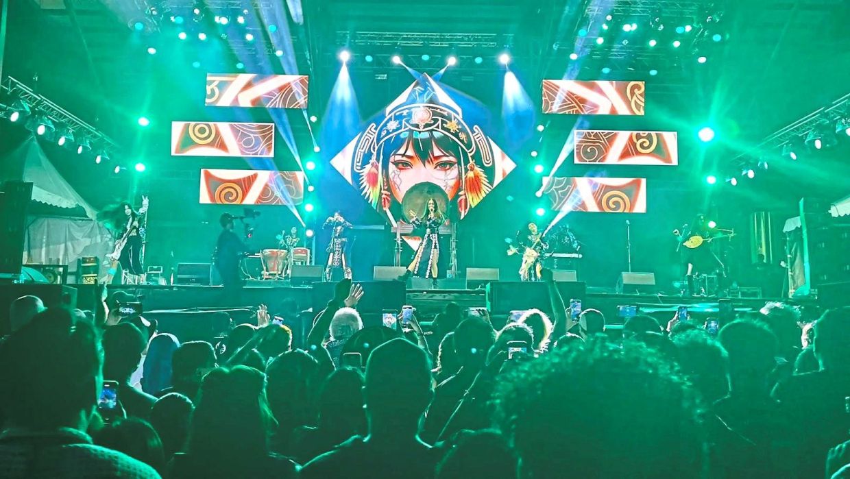 Otyken thrilling the crowd with their traditional throat singing.