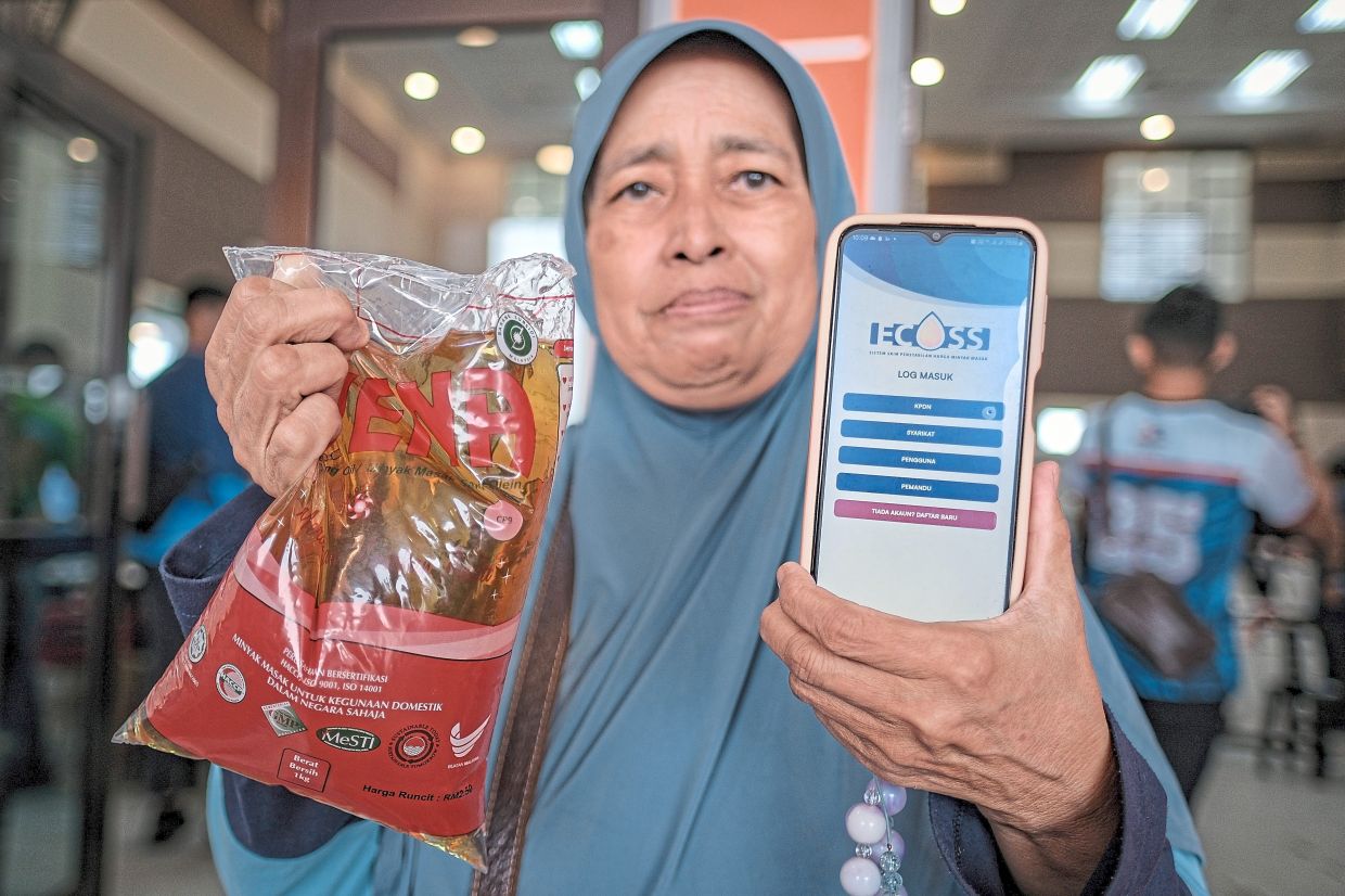 Above: Asiah says officers helped those who are not tech-savvy.