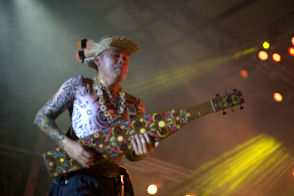 A sape player from the festival favourites, At Adau.