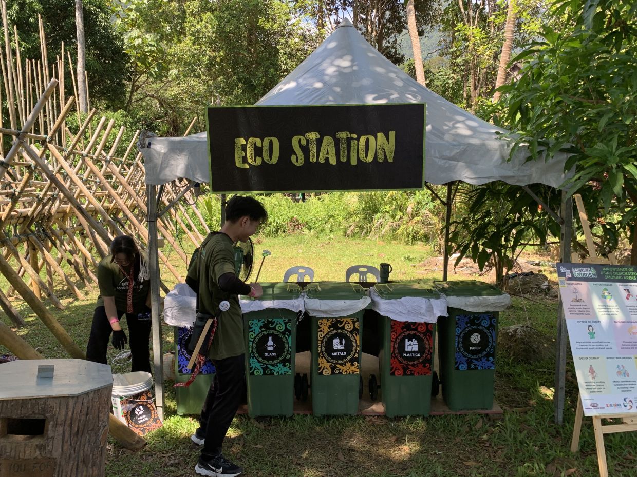 Visitors are encouraged to refill, reuse, and recycle through clearly marked eco stations and water stations.