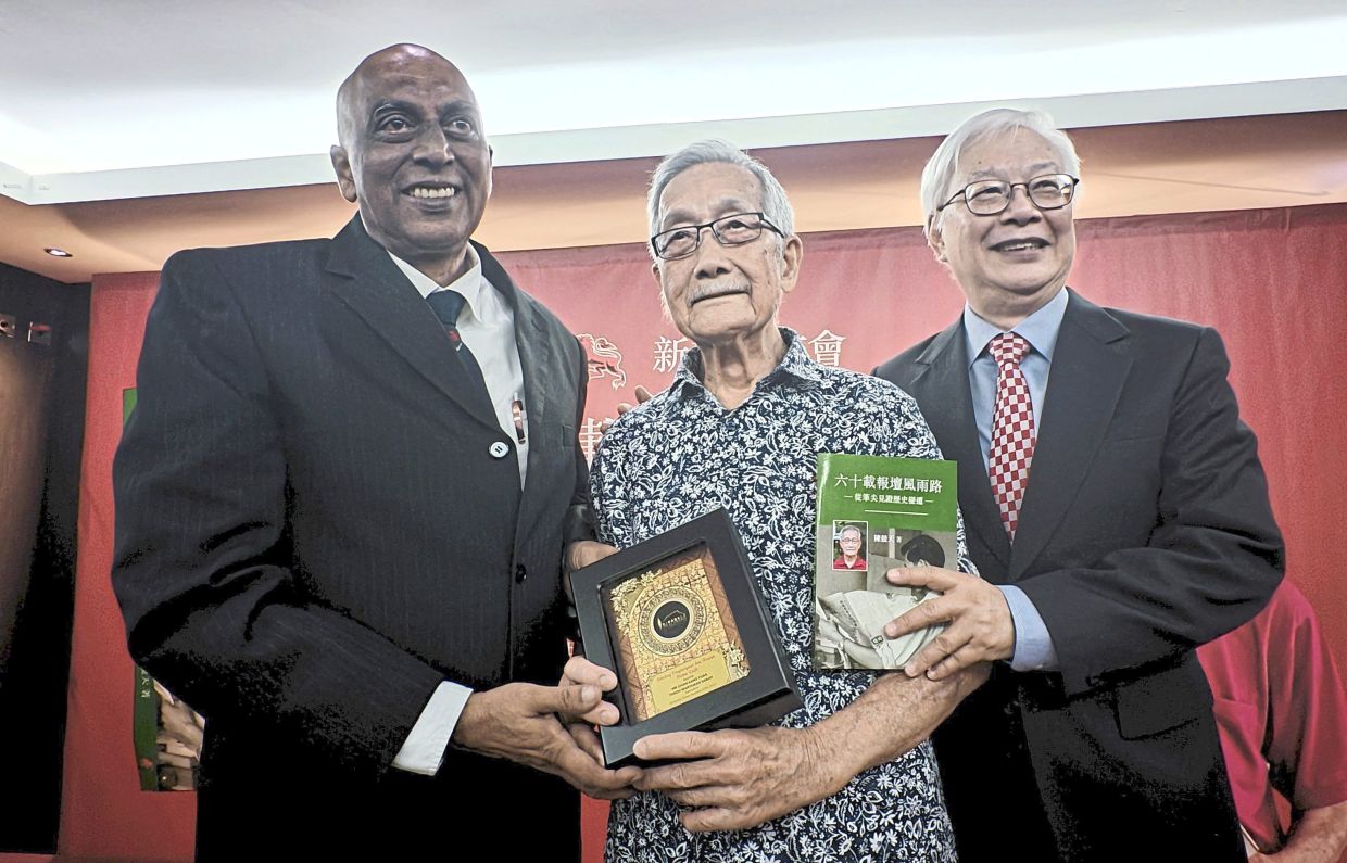 It was a double celebration for Kuan Yuan – publishing his memoir and receiving this year’s Tokoh Wartawan Sabah award. He is seen here with Vanar (left) and Chan.
