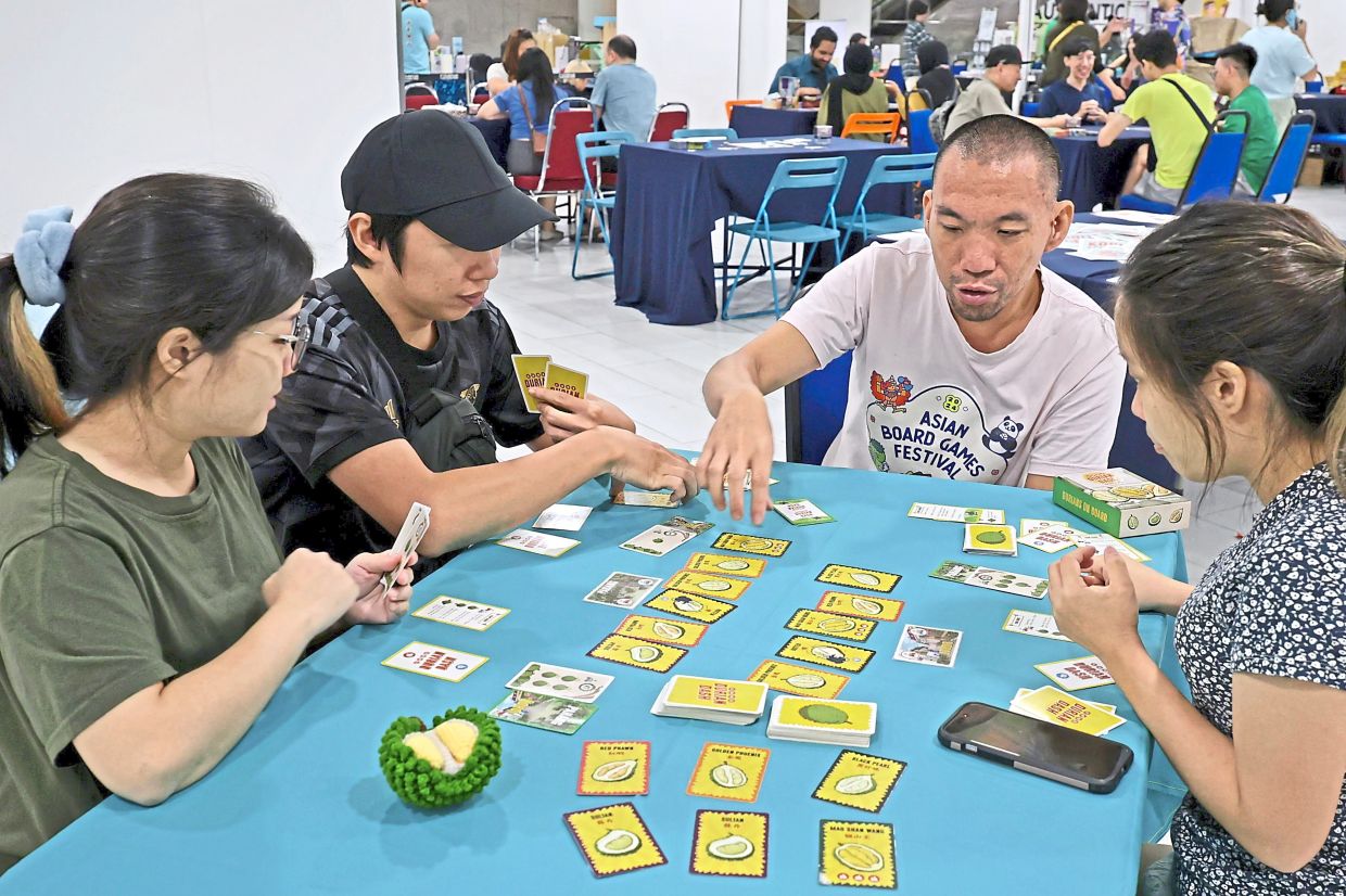 ABGFMY, brought for the second time to our shores (above and below), allowed fans of board games to play their favourites, learn about new titles and also meet some of the developers.