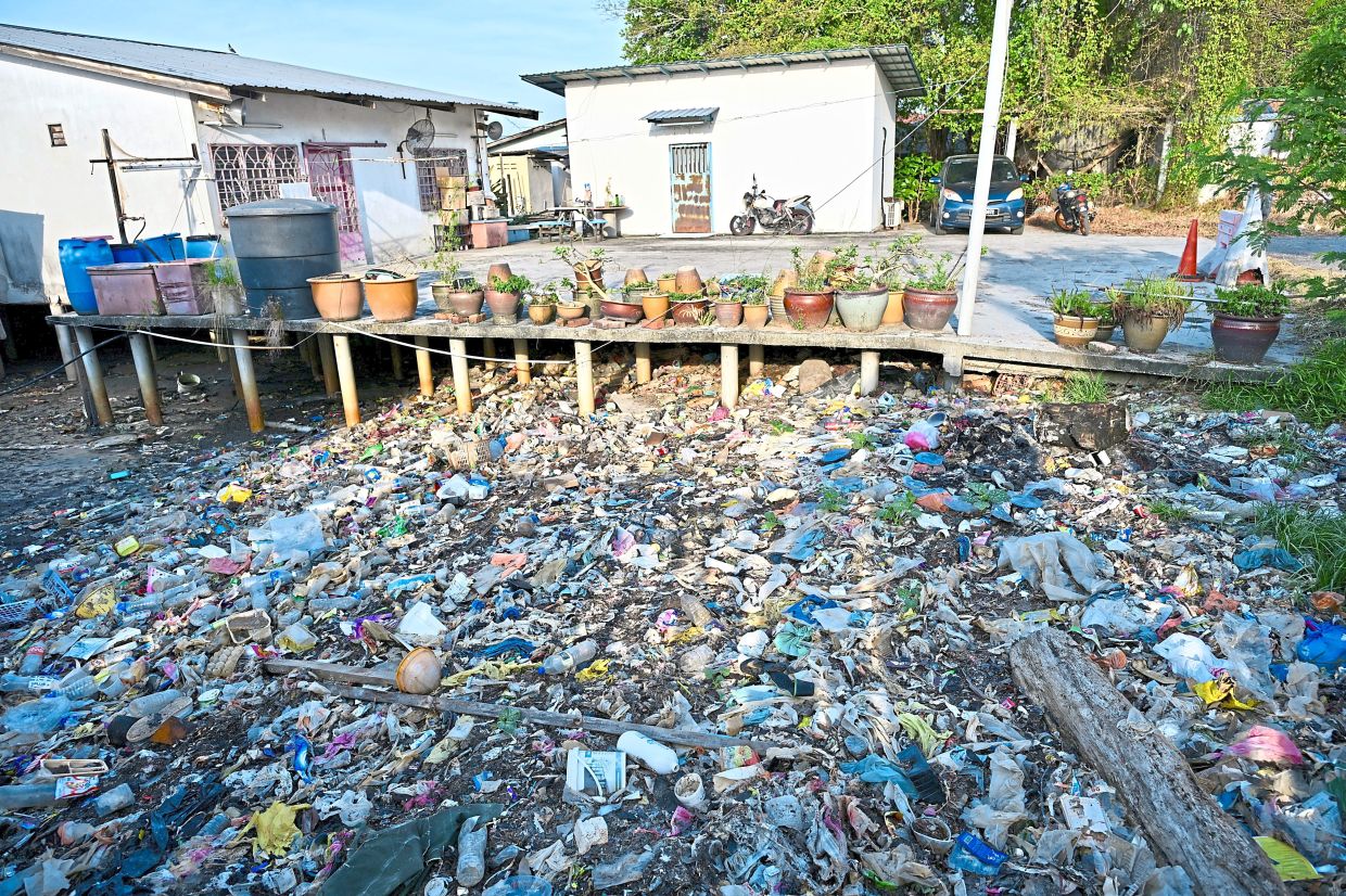 Rubbish accumulated along the shores of Kampung Bagan Hailam. — Photos: RAJA FAISAL HISHAN/ The Star