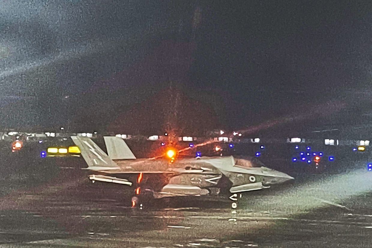 Stranded Deep Jet Stranded fighter jet departs after repairs and social media fame | The Star