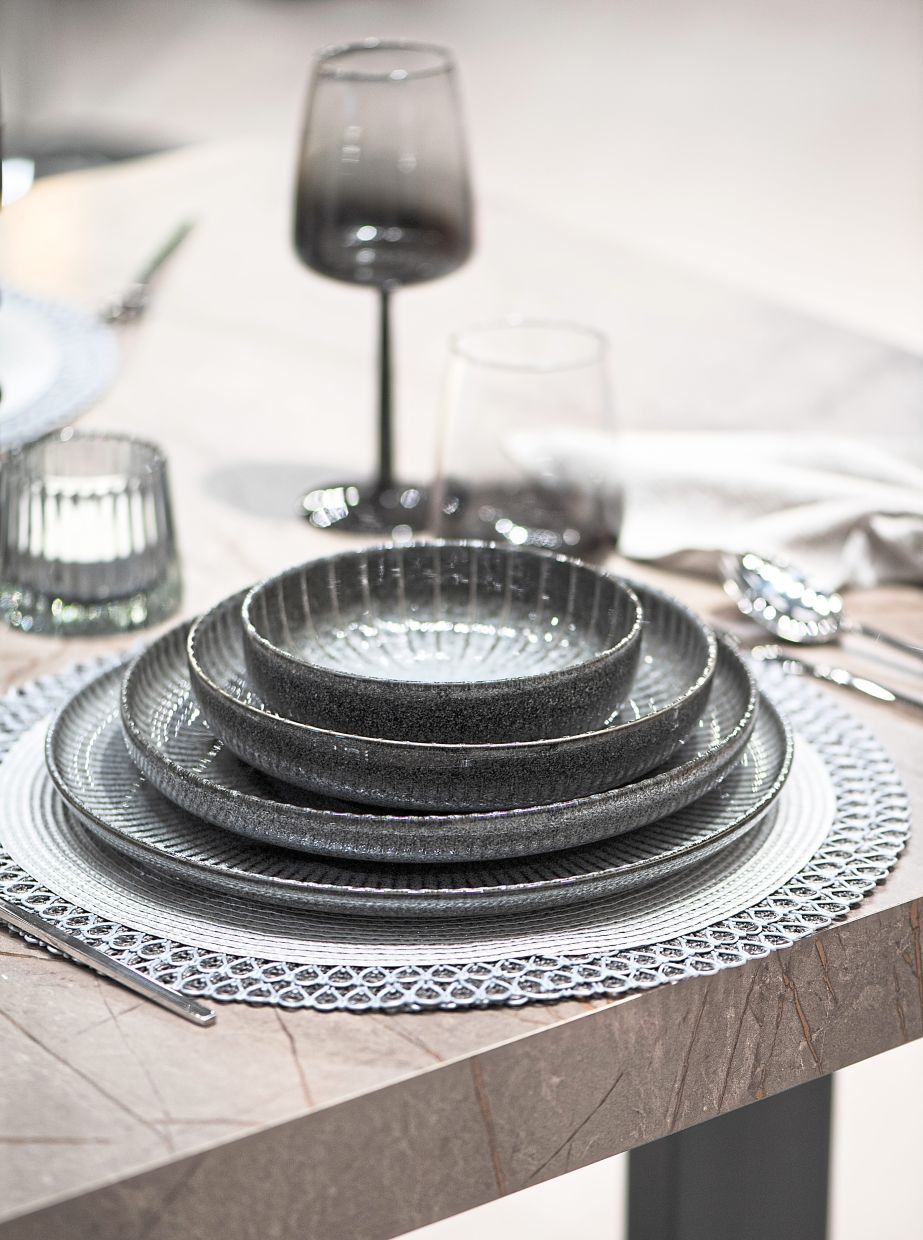 One crockery trend, albeit still a niche one, is everything in black, as seen in this set from Kuetahya Porselen.