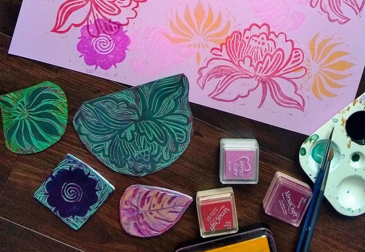 In a three-hour session at Sunda Shelves, Huda guides participants to create linoprints inspired by fungi. Photo: Handout 