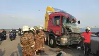 No chemical leaks found in lorry accident at Second Link