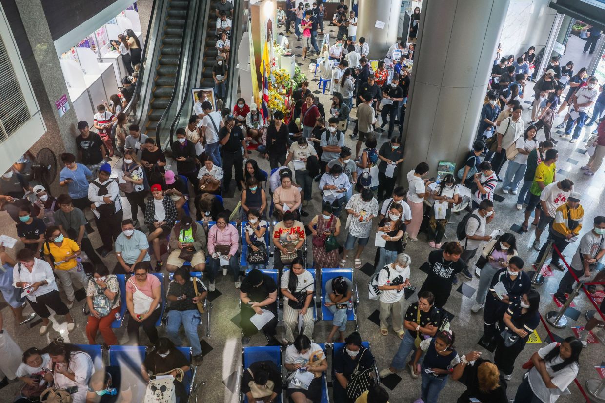 People waiting to donate blood in Bangkok, following the Thai Red Cross's nationwide call for donations, after Thailand and Cambodia exchanged heavy artillery. - Reuters