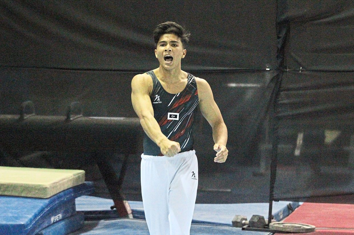Terengganu Muhammad Shahrul Ajmy Mohd Kamaru Hisamattempting the Pommel Horseduring the final of the event at the National Sports Council (NSC) Gymnasium. KAMARUL ARIFFIN/The Star.