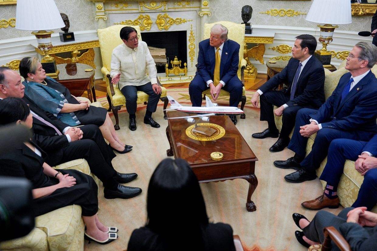 U.S. President Donald Trump, flanked by Treasury Secretary Scott Bessent and Secretary of State Marco Rubio meets with Philippine President Ferdinand Marcos Jr., at the White House in Washington. --Photo: REUTERS/Kent Nishimura