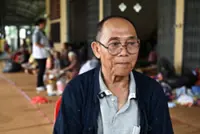 'We are neighbours': fleeing Thais and Cambodians call for peace