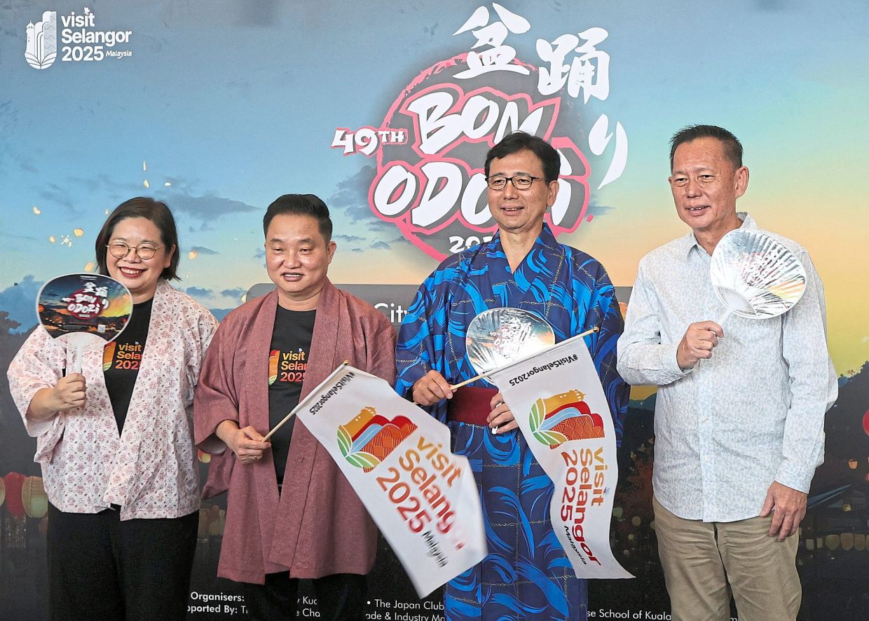 (From left) Ng, Noriyuki and Chan launching the 49th Bon Odori Festival at Bandar Sunway in Selangor.