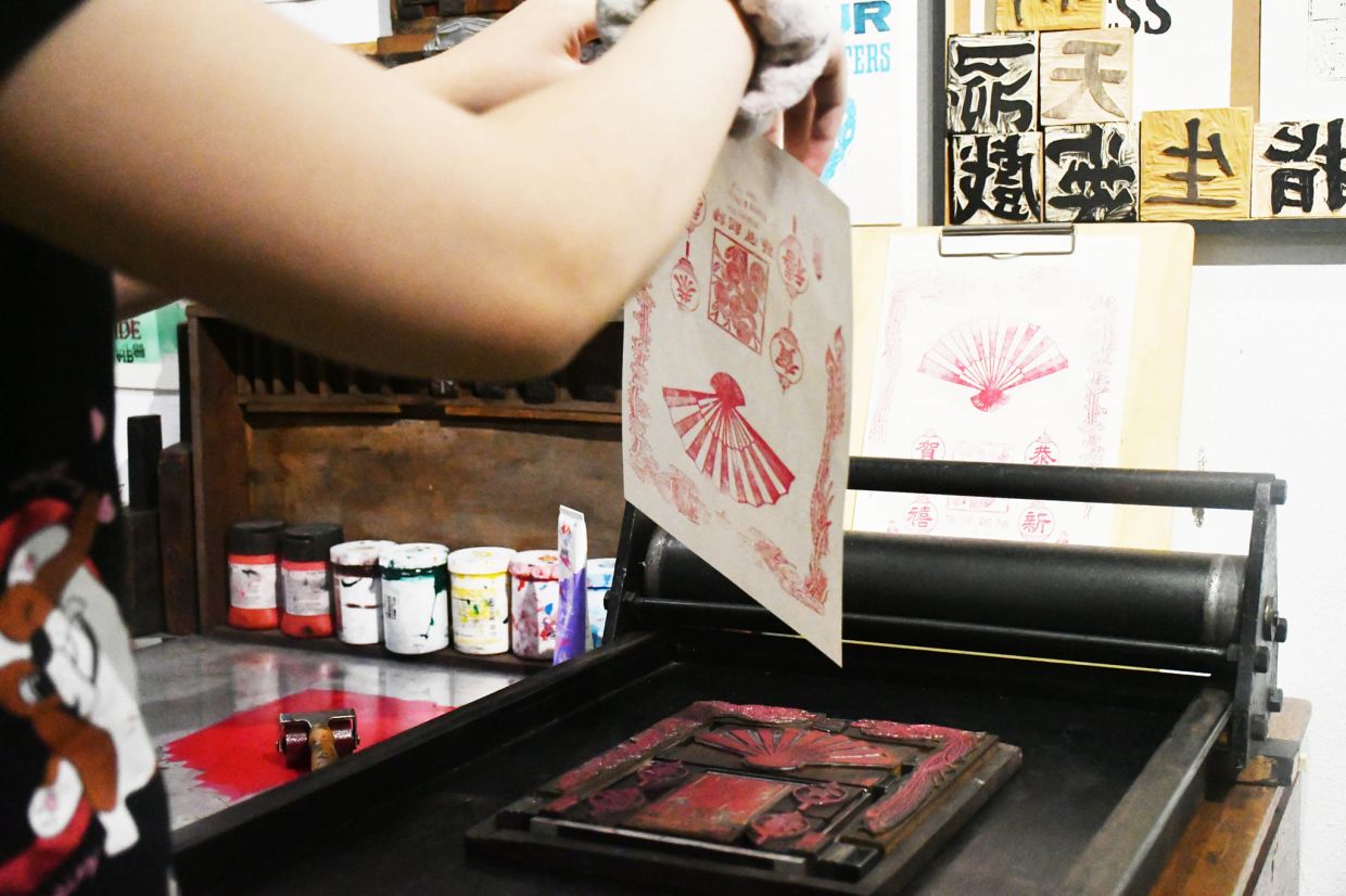Lostgens’ will present a pop-up printmaking station where visitors can create zines and postcards using printing blocks, and learn to design, carve, and print their own linocut or woodcut zines. Photo: Lostgens'