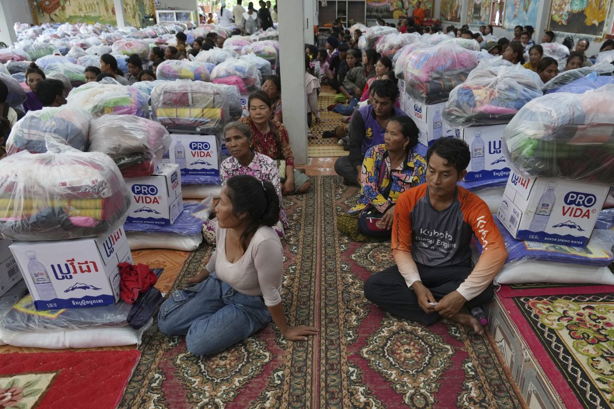 Local villagers wait to receive supplies donated by a charity, in Srey Snam district, Siem Reap province, Cambodia, Monday, July 28, 2025, amid the fighting between Thailand and Cambodia. -- AP Photo/Heng Sinith