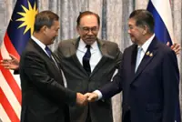 Thai, Cambodian PMs welcome Malaysian-brokered peace