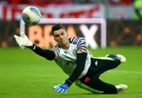 Soccer-Vasco keeper Jardim pays the price after dismissal for time-wasting