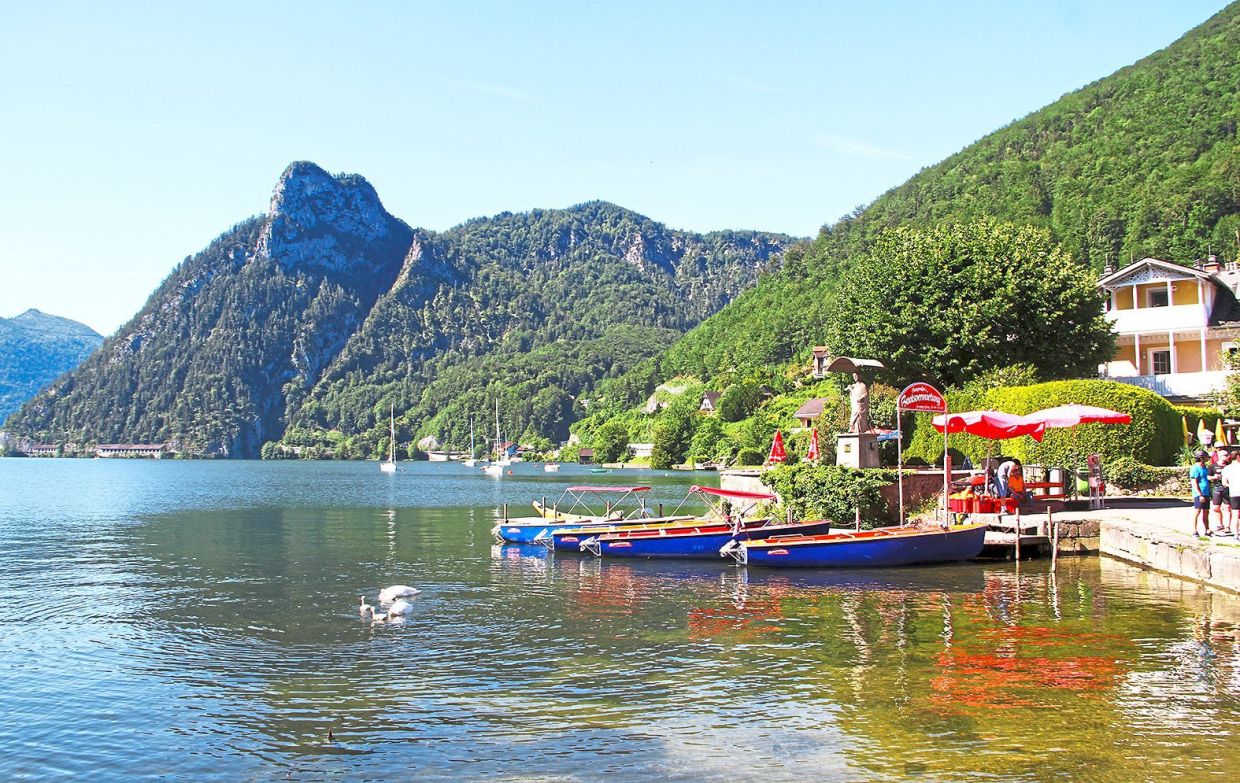 Traunkirchen on neighbouring Traunsee is another popular holiday destination in Salzkammergut.