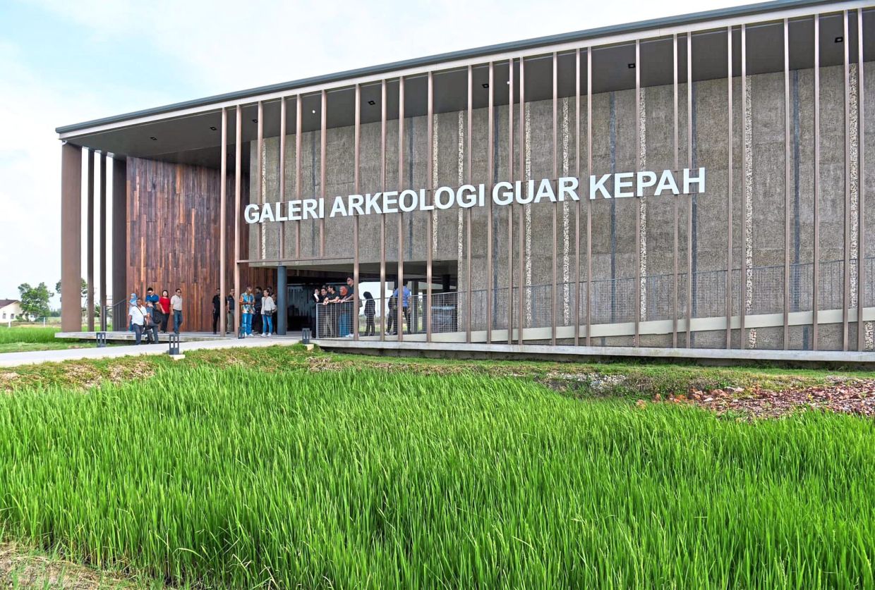 Guar Kepah Archaeological Gallery in Kepala Batas and Penang Woman bones (below). — Filepic