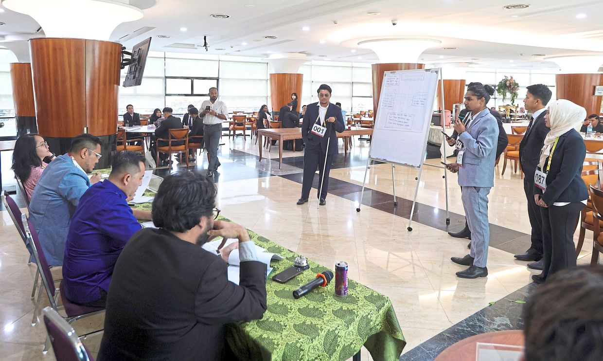 Participants of Adun Muda Selangor 2025 speaking on topics such as AI and cybersecurity. — Photos: CHAN TAK KONG/The Star