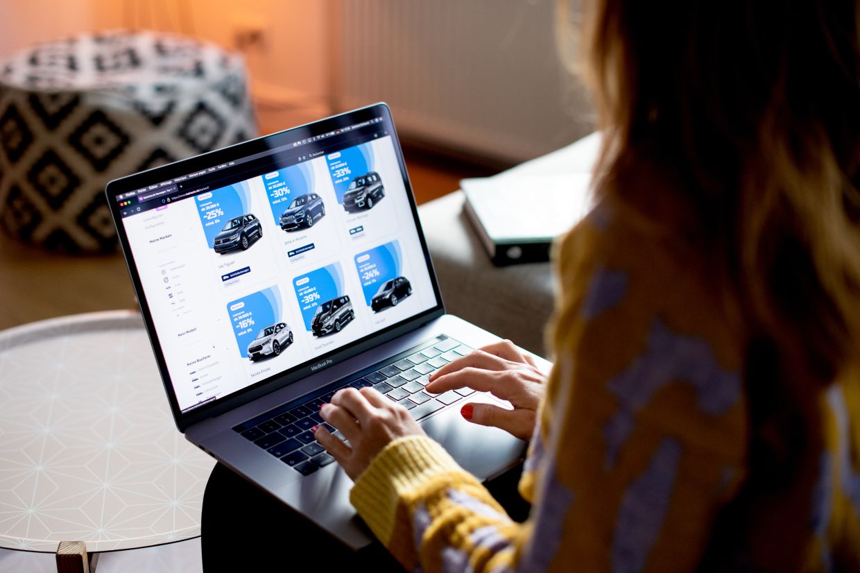 Researchers say that after as little as 25,000 kilometres, a brand new electric car can already be more environmentally friendly than keeping an old combustion engine running. Photo: Zacharie Scheurer/dpa