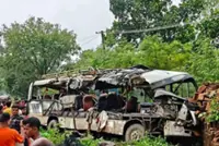 India road crash kills 18 Hindu pilgrims