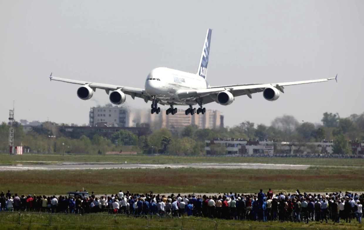 The world’s biggest passenger planes just keep breaking down