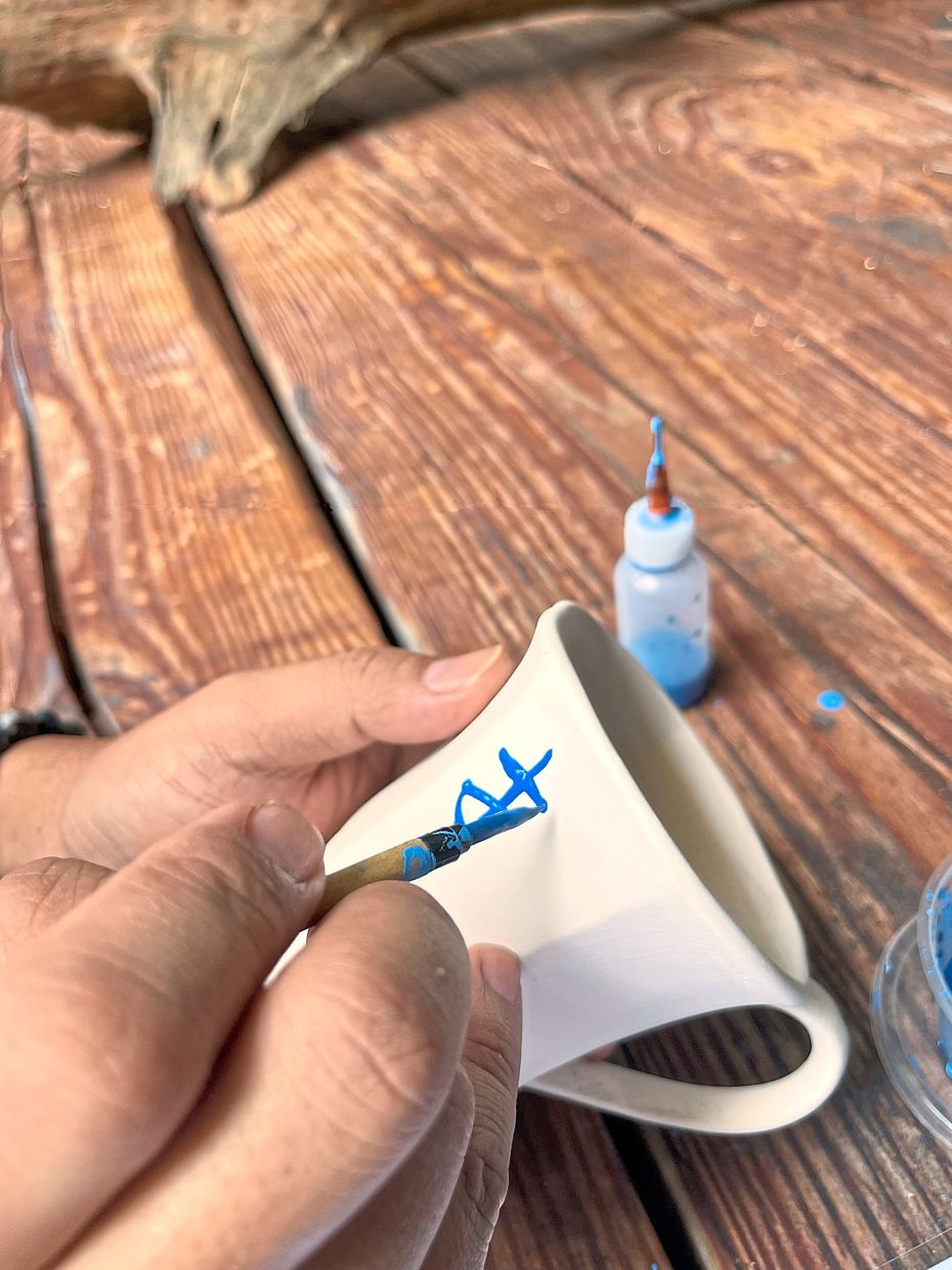 After choosing one of the ceramic objects from the display, participants can write down or draw whatever emotions or experiences they wish to release.