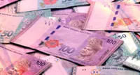 Experts: Be wise with extra cash