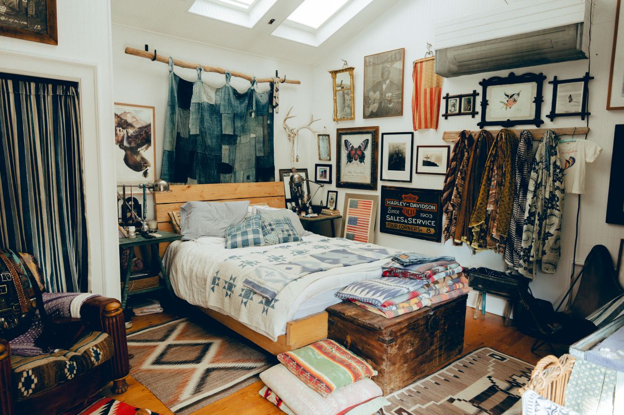 A bedroom at Doug Bihlmaier’s home in East Hampton, New York. Photo: The New York Times