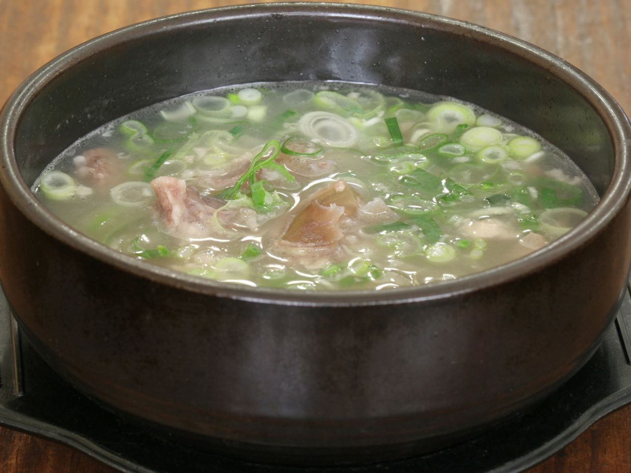 Seolleongtang is a hearty, warming ox-bone soup.. — Photo: Oegojip Seolleongtang, via ANN
