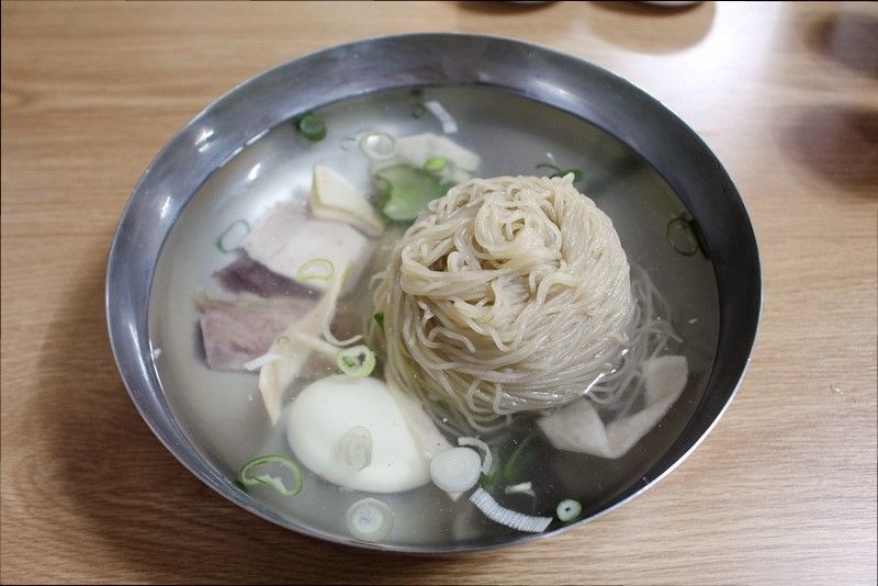 Pyongyang naengmyeon is a chilled North Korean noodle dish in beef broth. — Photo: Jinmi Pyongyang Naengmyeon, via ANN