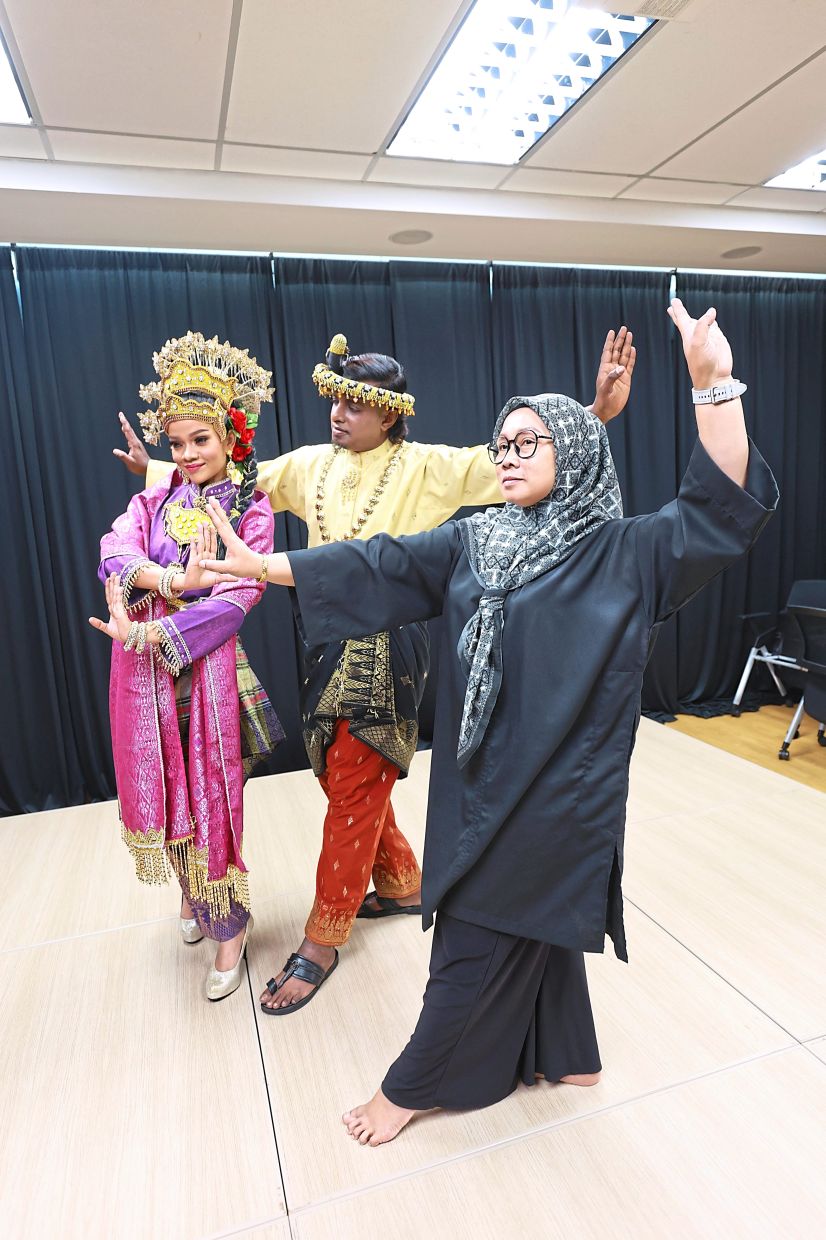 Malinda (right) guiding dancers during rehearsal to ensure precision and cultural authenticity in every step.